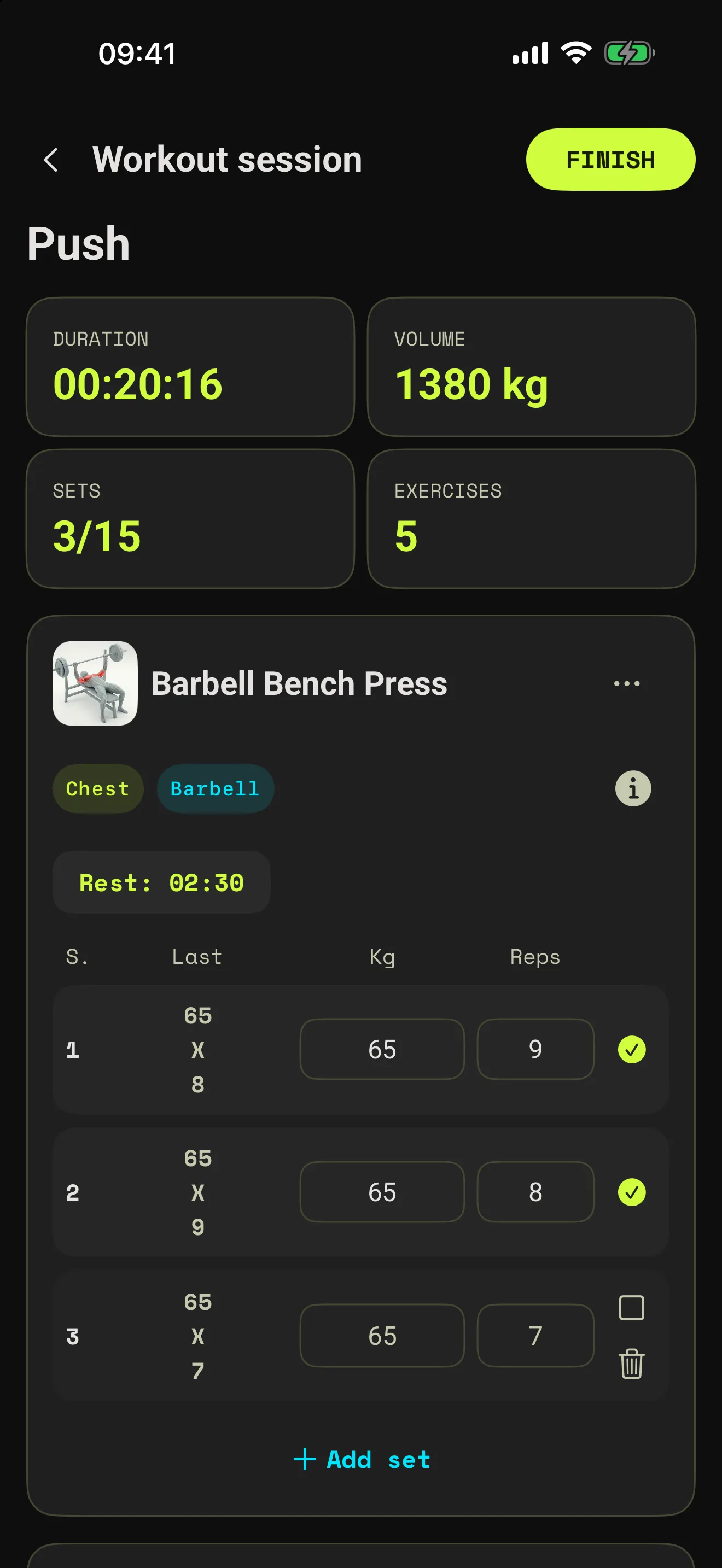 Active workout with weights, reps, previous sets and a rest timer.